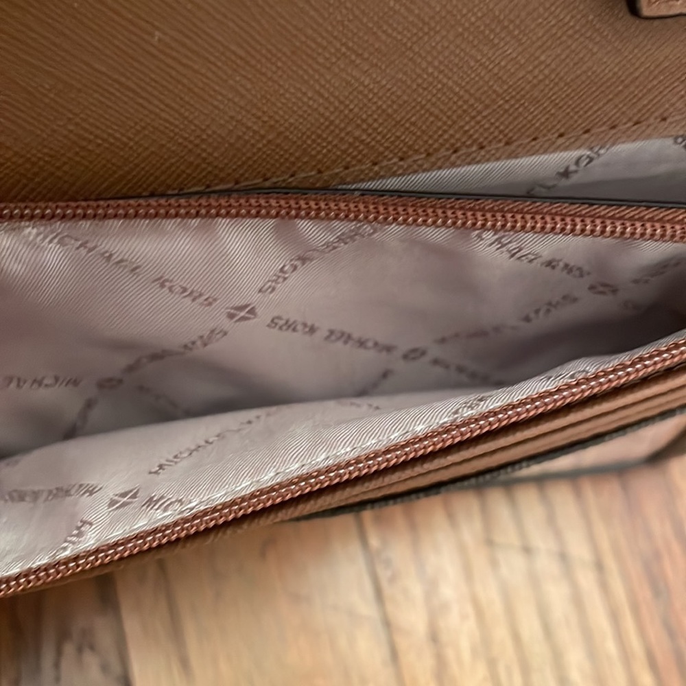 NWOT Michael Kors Crossbody Clutch Brown - Picture 5 of 5